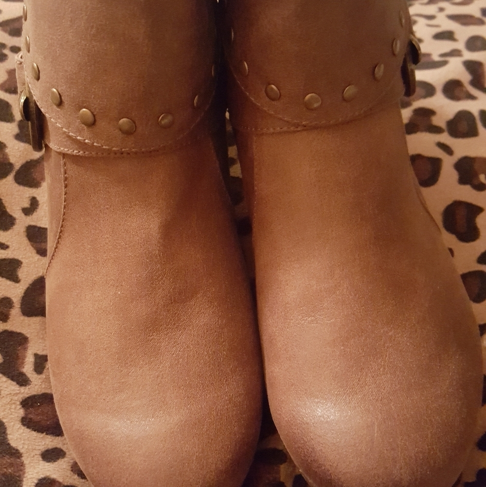 Bare trap booties